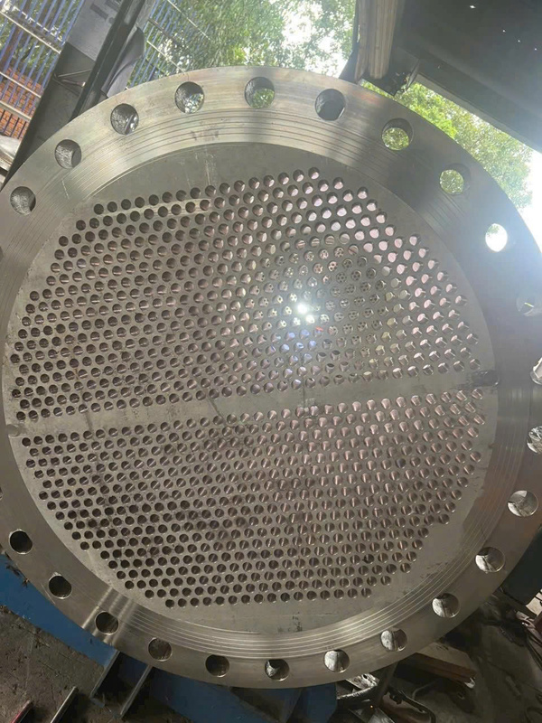 Gia công mặt sàng inox đục lỗ